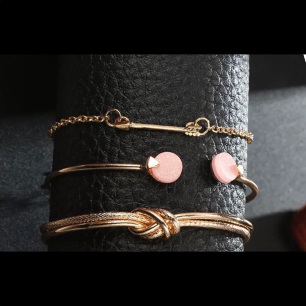 BOGO 🥳 🎀 Bracelet Set